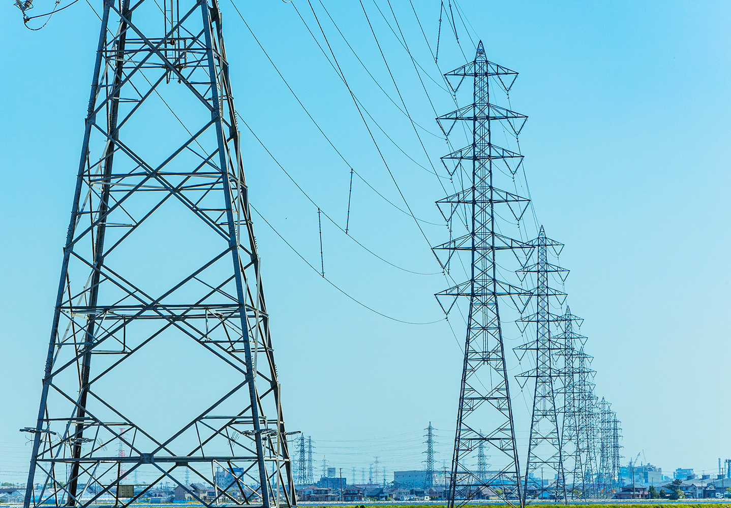 張り巡らされた電線